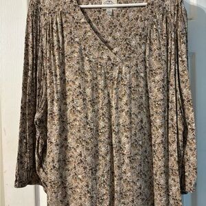 Plus Size Beige Floral print v-neck long sleeve blouse. Flowy, light weight.